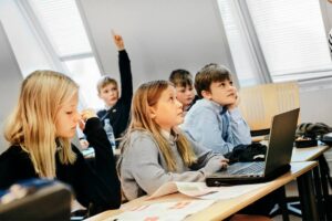 Dinamarca endurece regras para estudantes a fim de evitar fraudes com IA