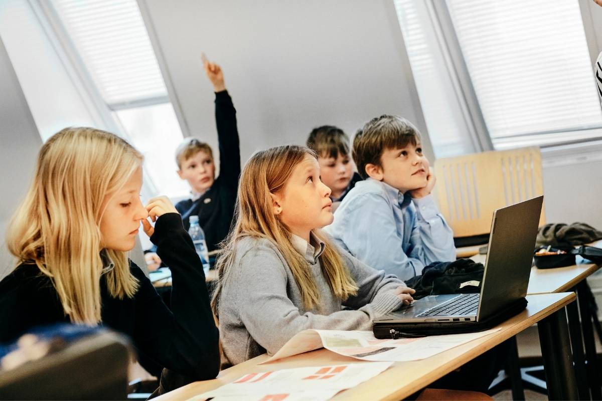 estudantes dinamarca IA na escola
